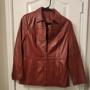 Vintage Lamb Skim Jacket with Tailored Fit and Zipper Closure